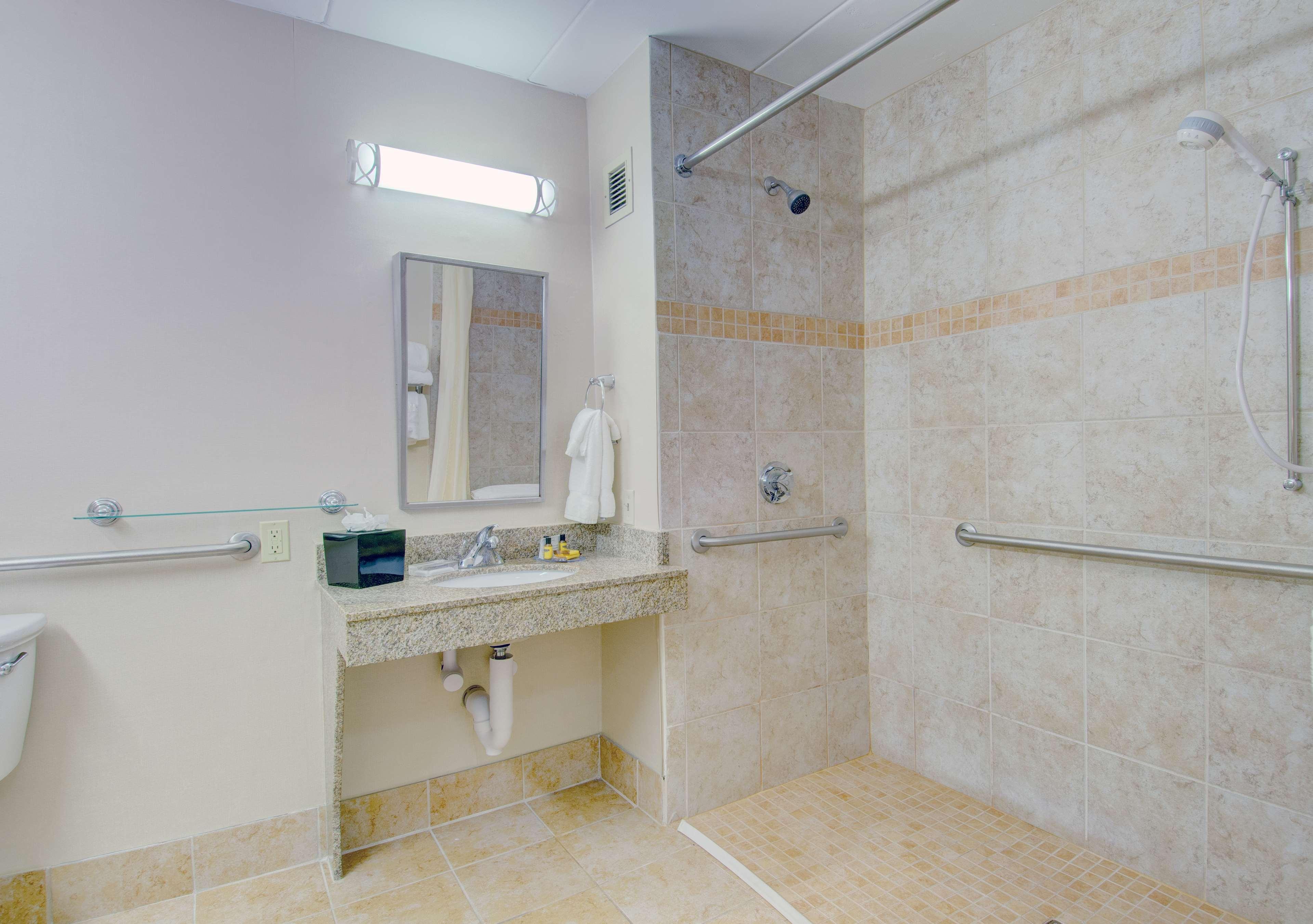 Best Western Plus Waltham Boston Экстерьер фото